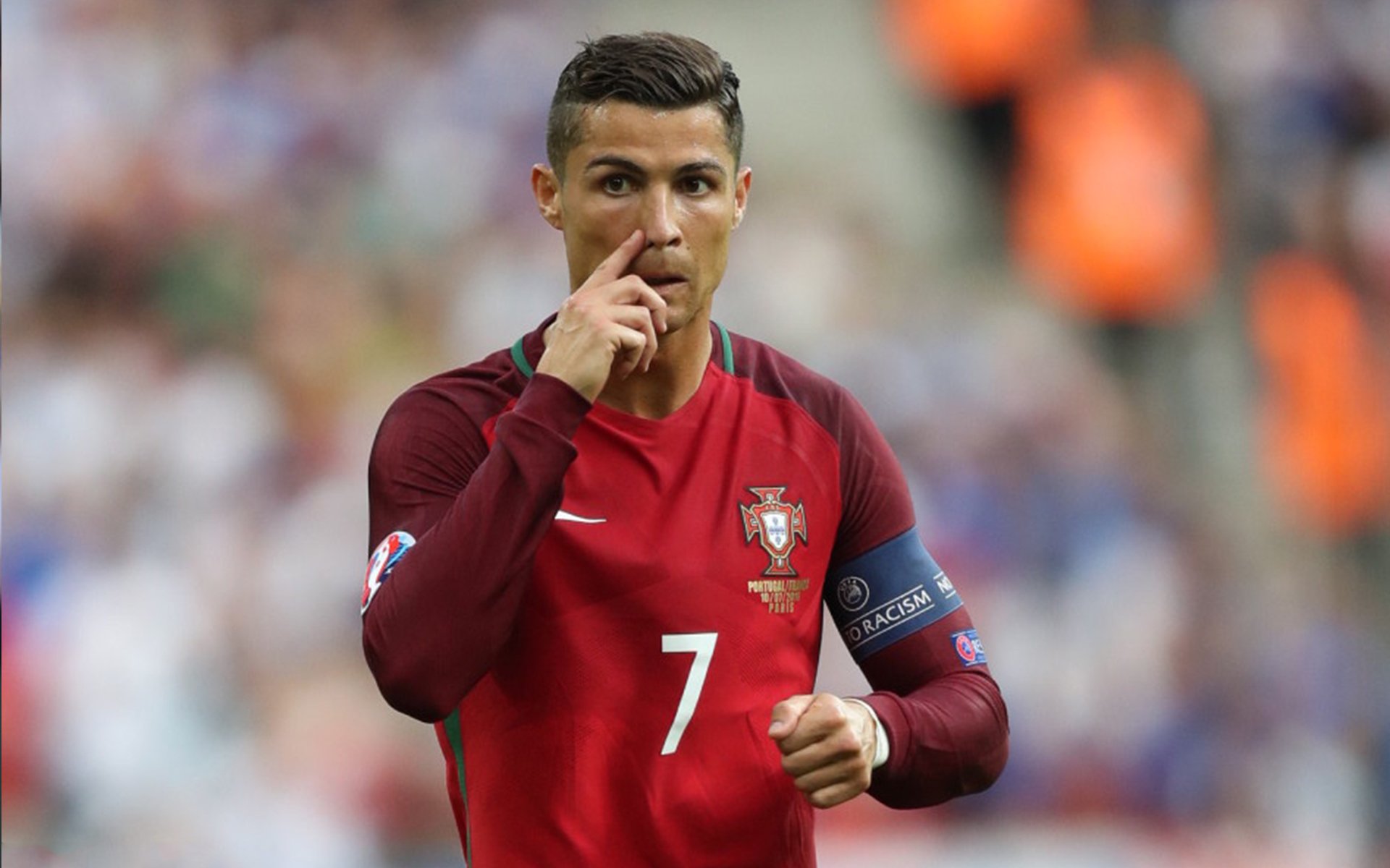 九游官网下载电脑版-临场换人奏效替补球员贡献致胜进球赢得满堂喝彩，替换球员从什么处入场